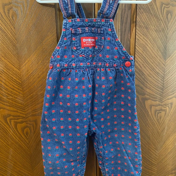 Vintage Oshkosh B’Gosh Floral Overalls
- Size 18 Months
Floral Rose line - Picture 2 of 11